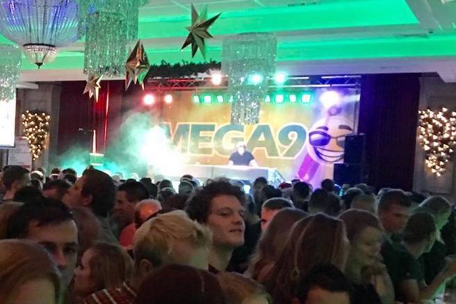MEGA90's 1e Kerstdag Tolbert